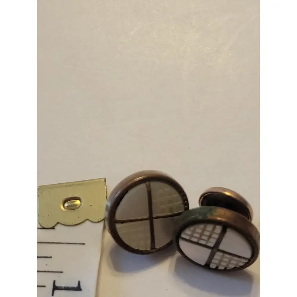 Vtg Est. Pair of Cufflinks Mother of Pearl & Metal Criss Cross Classic Jewelry‎